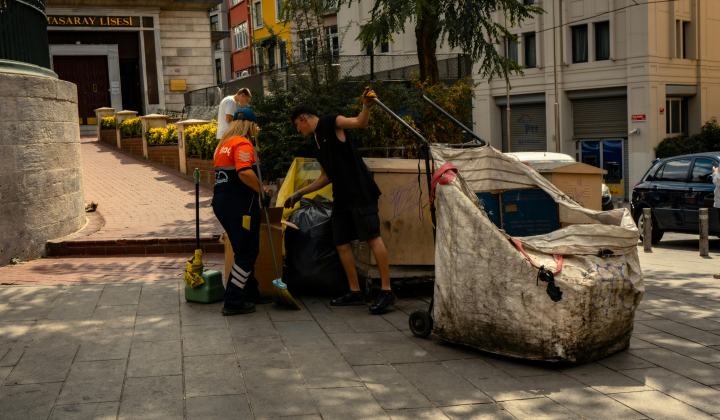 Garbage Bin Cleaning (Steam)